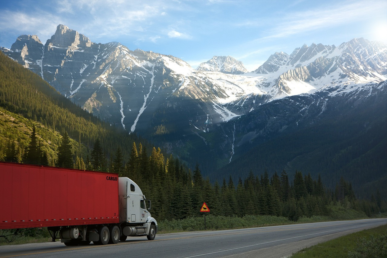 Hol sztywny i inne niezbędne elementy wyposażenia ciężarówki